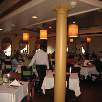 Basils Greek Dining - Dining room - Greek Near Me - Aurora, Illinois