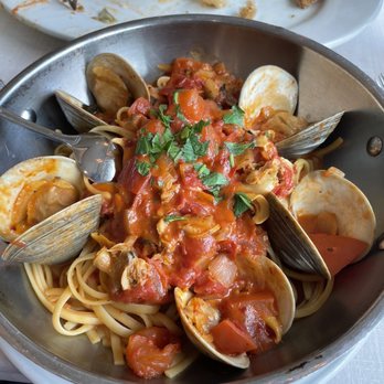 Banchetto Restaurant - Linguine and clams fra diavalo - Italian Near Me - Nanuet, New York Banchetto Restaurant - Linguine and clams fra diavalo - Italian Near Me - Nanuet, New York