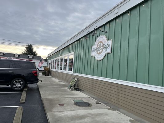 Arnie's Cafe by null