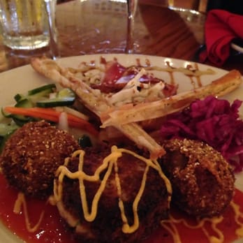 Postcards Restaurant - Pupu platter: Crab cakes, taro fritters, seared ahi tuna, seafood rockets, mango chutney. - Seafood Near Me - Hanalei, Hawaii