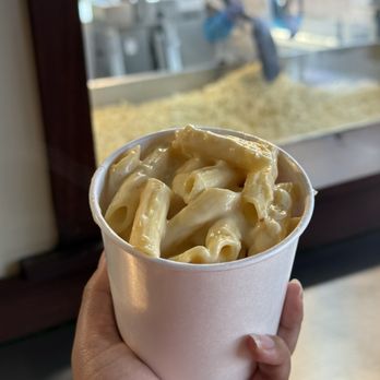 Beecher's Handmade Cheese - Mariachi Mac & Cheese Large - Cheese Shops Near Me - Seattle, Washington Beecher's Handmade Cheese - Mariachi Mac & Cheese Large - Cheese Shops Near Me - Seattle, Washington