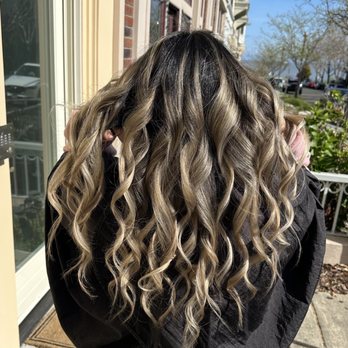 Salon 2138 - Outside - natural lighting - Hair Salons Near Me - Hercules, California Salon 2138 - Outside - natural lighting - Hair Salons Near Me - Hercules, California
