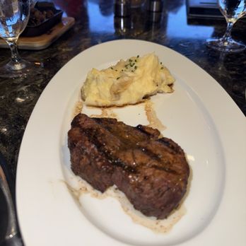 Chart House - Filet mignon w/ mashed potatoes - Soup Near Me - Lake Charles, Louisiana
