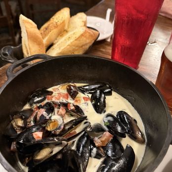 Lansdowne Arms - Pub-Pub Style Cast Iron Pot Steamed Mussels - unusual with the cream base but subtle and great. - Irish Near Me - Highlands Ranch, Colorado Lansdowne Arms - Pub-Pub Style Cast Iron Pot Steamed Mussels - unusual with the cream base but subtle and great. - Irish Near Me - Highlands Ranch, Colorado