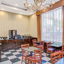 Ramada by Wyndham Jamaica/Queens - Breakfast Area