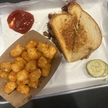 Karem's Grill and Pub - American Near Me - Prospect, Kentucky