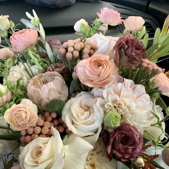 Blossoms & Botanicals - A real life painting!! I was STUNNED when I picked this up. Gorgeous - Florists Near Me - Belmont, California Blossoms & Botanicals - A real life painting!! I was STUNNED when I picked this up. Gorgeous - Florists Near Me - Belmont, California