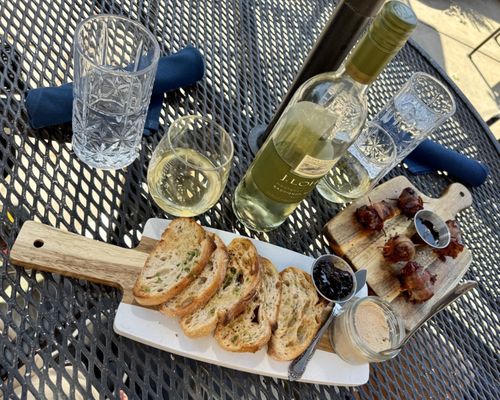 The Loyalist Market by null