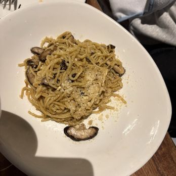 Yard House - Shiitake Garlic Noodles - New American Near Me - San Jose, California Yard House - Shiitake Garlic Noodles - New American Near Me - San Jose, California