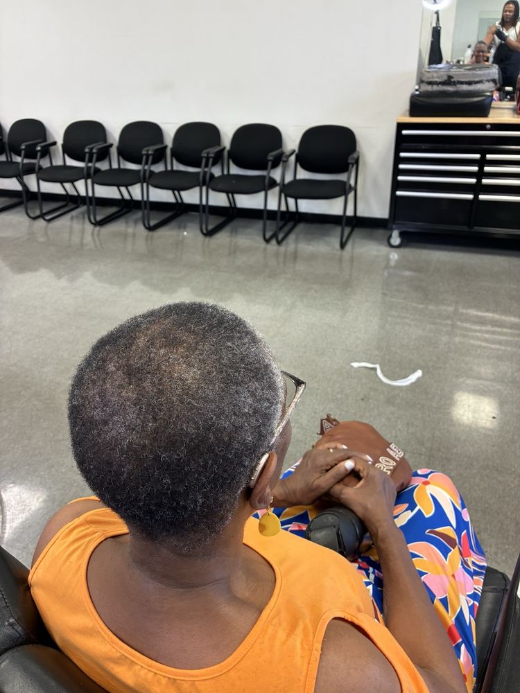 Benni’s Barbering Service Logo