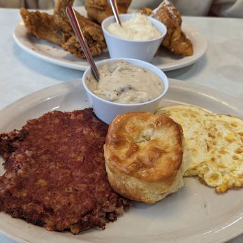 Midnight Diner - Corn beef Hash with a side of gravy and a fried egg - Diners Near Me - Charlotte, North Carolina Midnight Diner - Corn beef Hash with a side of gravy and a fried egg - Diners Near Me - Charlotte, North Carolina