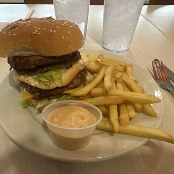 Dolly’s Burgers and Shakes - Super signature with fries and a side of their thousand island sauce. - Burgers Near Me - Cincinnati, Ohio Dolly’s Burgers and Shakes - Super signature with fries and a side of their thousand island sauce. - Burgers Near Me - Cincinnati, Ohio