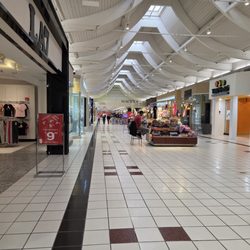 Auburn Mall - Seen better days!!