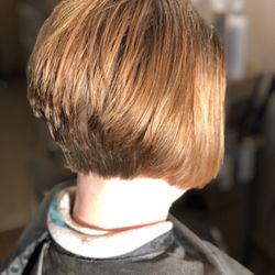 RT Salon - Short layered beveled bob