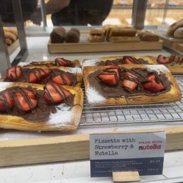 Strawberry and Nutella Pizetta Strawberry and Nutella Pizetta