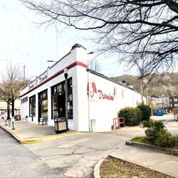 Dreamland BBQ - Outside view