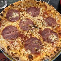Ristorante Pizzeria Magno - Pizza salami