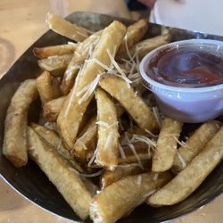 Zoobie's Old Town Tavern - French friesssss. So good!