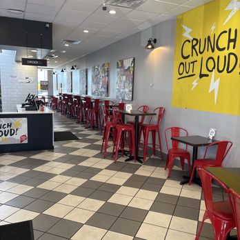 Bonchon - Chairs , floor, tables - Chicken Wings Near Me - Richardson, Texas