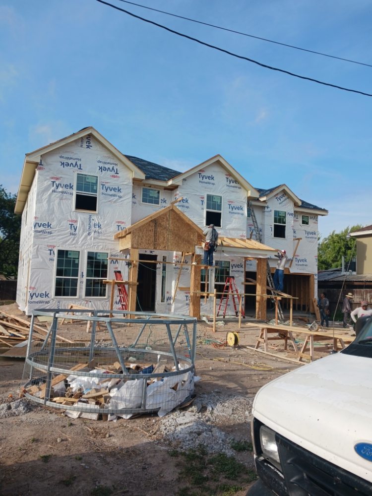 Slide of Licea Roofing