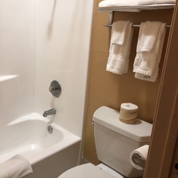 Surfside Inn - Clean towels - Hotels Near Me - Redondo Beach, California