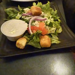 Avantis Italian Restaurant & Pub - Salad comes with entree