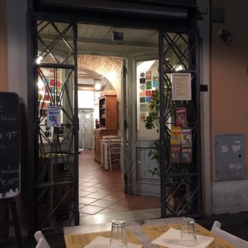 Il Bocconcino - Cute little entrance - Italian Near Me - Rome, RM