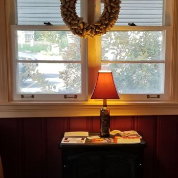 Lynfred Winery - Wine Tasting Room Near Me - Wheeling, Illinois