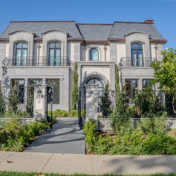Right Path Builders - Front yard landscape and hardscape work - General Contractors Near Me - Los Angeles, California Right Path Builders - Front yard landscape and hardscape work - General Contractors Near Me - Los Angeles, California