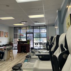 Lux Nails And Spa - Pedicure area