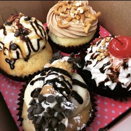 Caramel crunch Cannoli Ice cream sundae Kentucky Bourbon Caramel crunch Cannoli Ice cream sundae Kentucky Bourbon