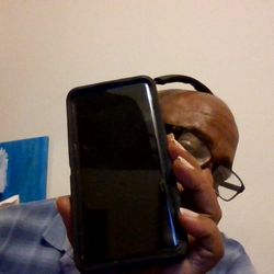 Gadget MD- Cell Phone and Tablet Repair - as you can see very tacky job
