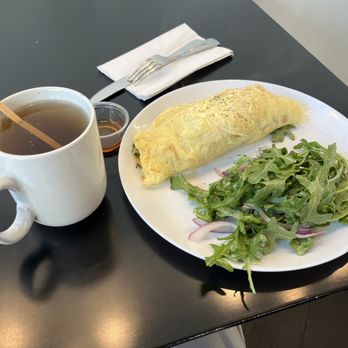 Eggspresso - Jasmine Peach White Tea and Grilled Broccolini Omelette - Breakfast & Brunch Near Me - Fullerton, California