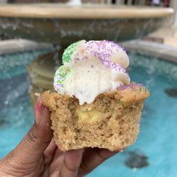 Iced Cupcakery - Marti Gras cupcake with cheesecake buttercream filling