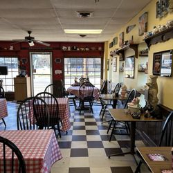 Grandpa's Kitchen - Seating