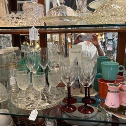 Lilly's Corner Mall - Glassware