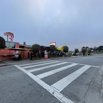 Barbara's Fishtrap - No line! I guess when you come late on a Sunday evening, this is what awaits you. - Seafood Near Me - Half Moon Bay, California Barbara's Fishtrap - No line! I guess when you come late on a Sunday evening, this is what awaits you. - Seafood Near Me - Half Moon Bay, California