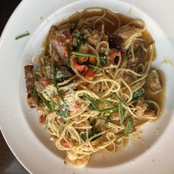Yard House - Lobster Garlic Noodles - New American Near Me - Carlsbad, California