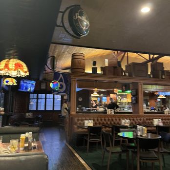 Hennessey's Tavern - Cozy Irish Pub - Pubs Near Me - Dana Point, California