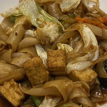 Naung Mai Thai Kitchen - Pad see ui - Thai Near Me - Hilo, Hawaii
