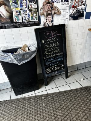 Pip's Dock Street Dogs Llc by null