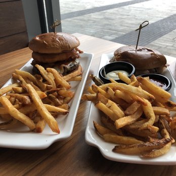 BRU Burger Bar - Keystone - Burgers Near Me - Indianapolis, Indiana