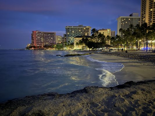 Waikīkī Beach by null
