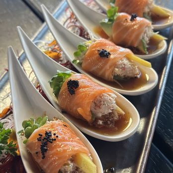 Oiza - Salmon Spoons 10/10 - Sushi Bars Near Me - Fresno, California