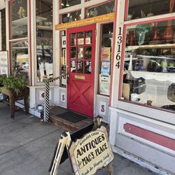 Boulder Creek Antiques entrance