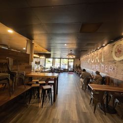 The Port Of Peri Peri - Plenty of space inside