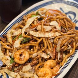 Pine House Cafe - Fried thick noodle with shrimp and pork in Shanghai style