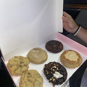 Crumbl - Morris Plains - Chocolate Chip, Rocky Road, Honey Bun, Galaxy Brownie, and Cookie Butter - Bakeries Near Me - Morris Plains, New Jersey Crumbl - Morris Plains - Chocolate Chip, Rocky Road, Honey Bun, Galaxy Brownie, and Cookie Butter - Bakeries Near Me - Morris Plains, New Jersey