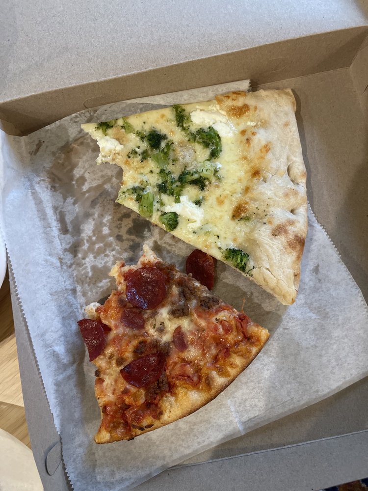 PIZZA KING Updated August 2024 56 Photos & 81 Reviews 124 Jay St