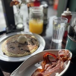 Jam On Hawthorne - Pancake with Chocolate Chips & Bacon